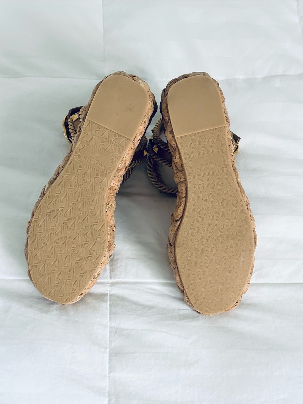 Valentino Garavani Rockstud Leather Wedge Sandals - Picture 8 of 12